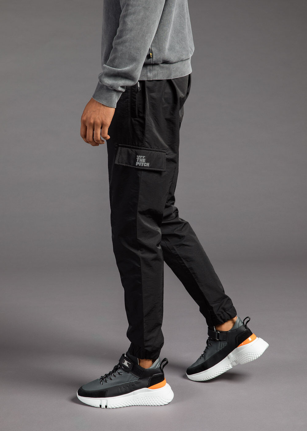 Nike trend woven parachute joggers in black | ASOS